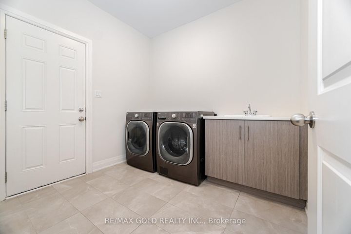 Photo 15 at 209 Castle Oaks Crossing, Bram East, Brampton