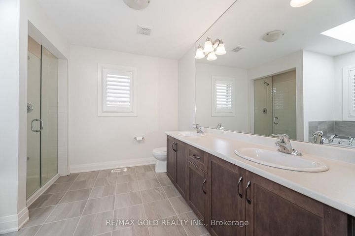 Photo 18 at 209 Castle Oaks Crossing, Bram East, Brampton