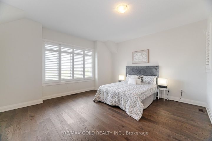 Photo 19 at 209 Castle Oaks Crossing, Bram East, Brampton