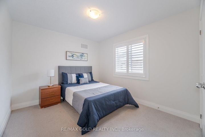 Photo 22 at 209 Castle Oaks Crossing, Bram East, Brampton