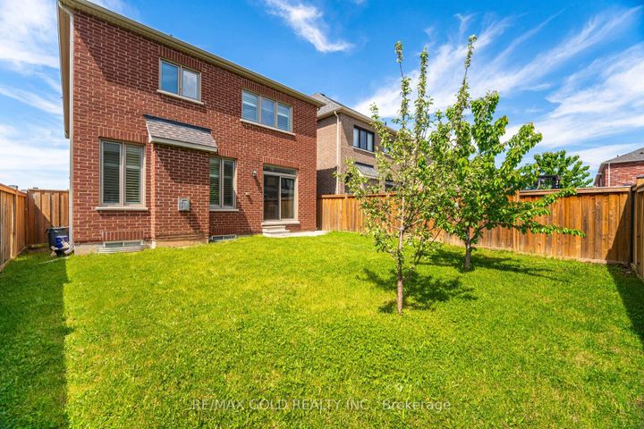 Photo 26 at 209 Castle Oaks Crossing, Bram East, Brampton