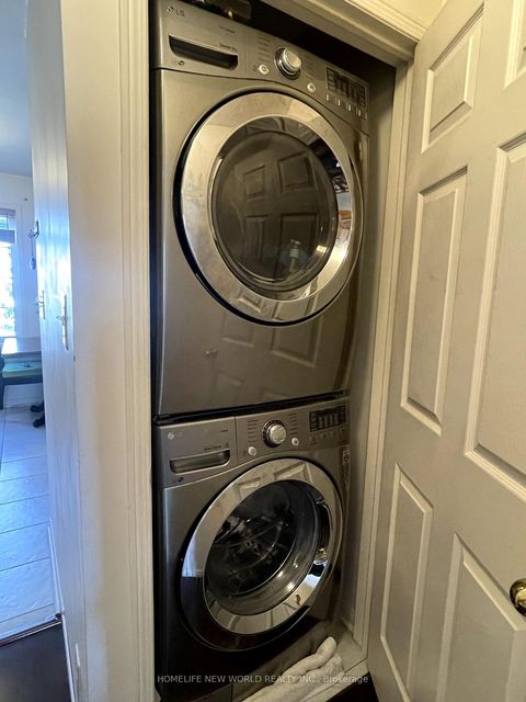 Photo 10 at 173 Torbarrie Road, CFB, Toronto