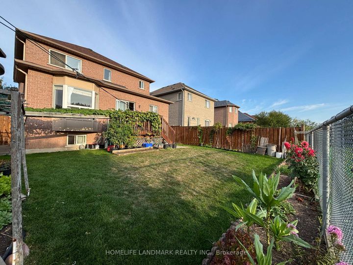 Photo 3 at 28 Stonebridge Boulevard, L'Amoreaux, Toronto