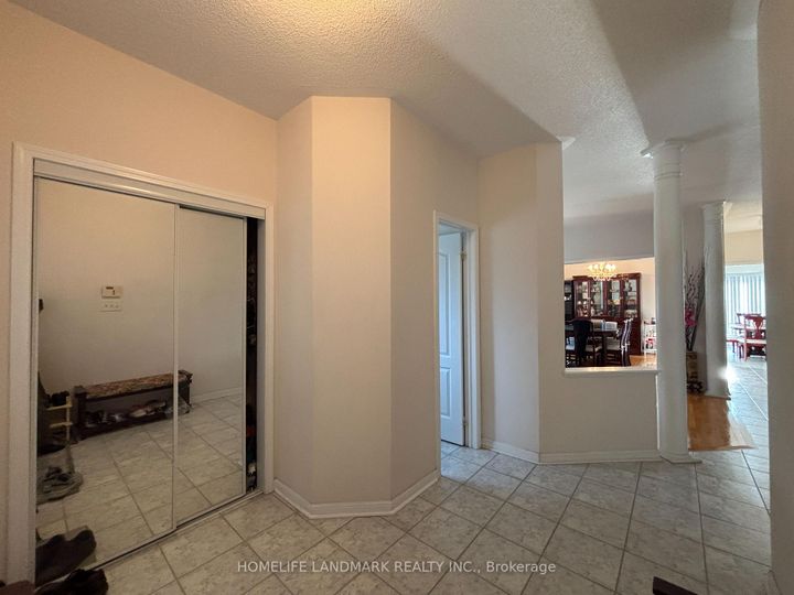 Photo 4 at 28 Stonebridge Boulevard, L'Amoreaux, Toronto