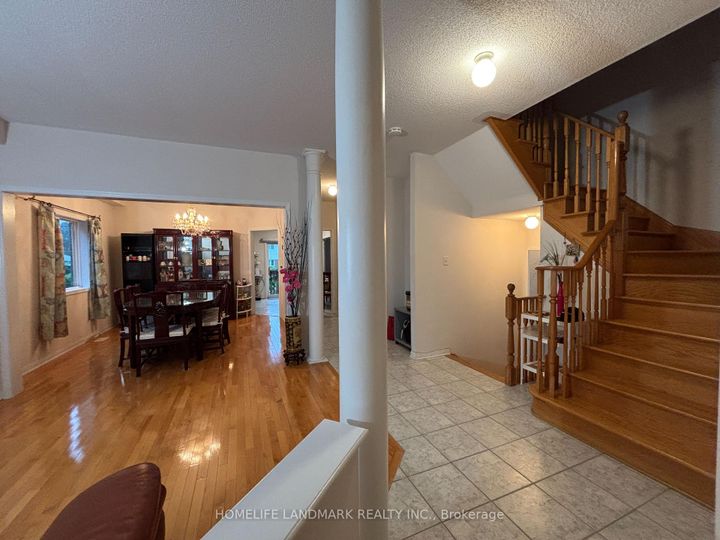 Photo 5 at 28 Stonebridge Boulevard, L'Amoreaux, Toronto