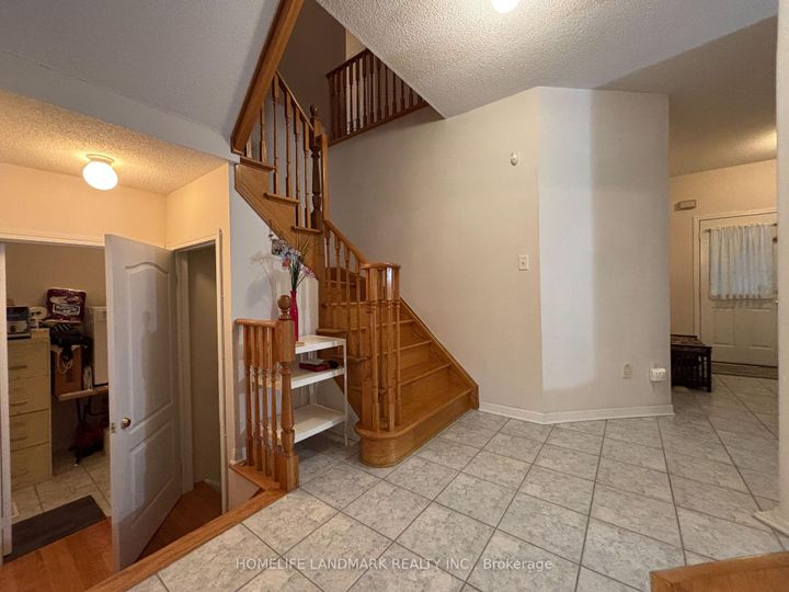 Photo 6 at 28 Stonebridge Boulevard, L'Amoreaux, Toronto