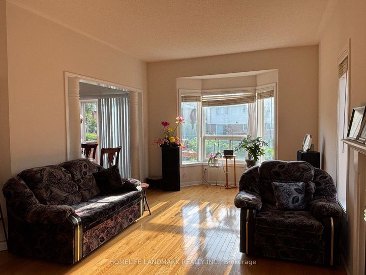 Photo 10 at 28 Stonebridge Boulevard, L'Amoreaux, Toronto