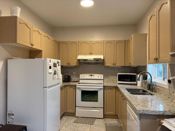 Photo 12 at 28 Stonebridge Boulevard, L'Amoreaux, Toronto