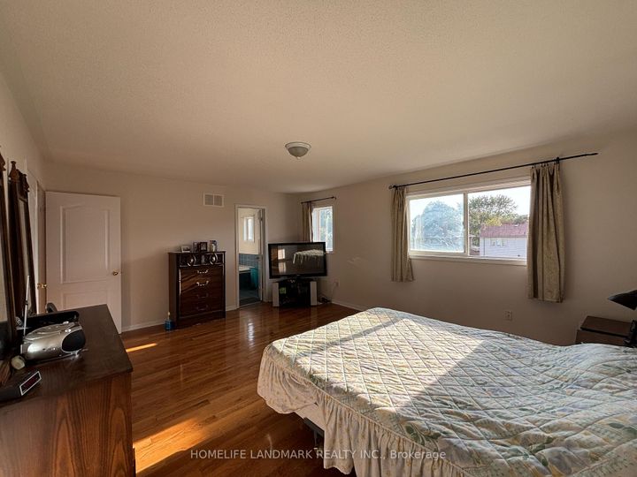 Photo 17 at 28 Stonebridge Boulevard, L'Amoreaux, Toronto