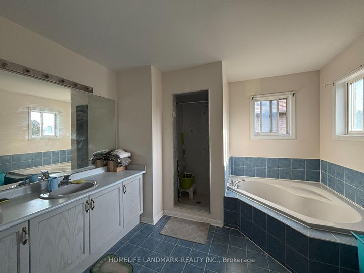 Photo 18 at 28 Stonebridge Boulevard, L'Amoreaux, Toronto
