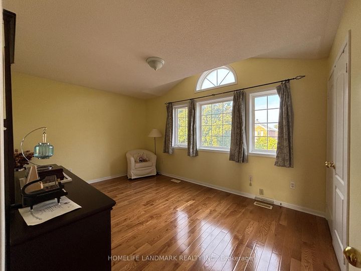 Photo 19 at 28 Stonebridge Boulevard, L'Amoreaux, Toronto