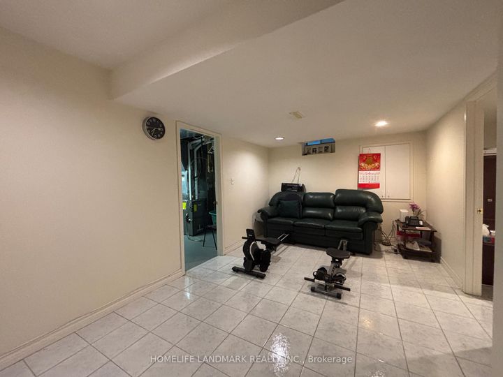 Photo 24 at 28 Stonebridge Boulevard, L'Amoreaux, Toronto