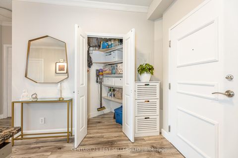 Photo 13 at 609 - 15 Windermere Avenue, Swansea, Toronto