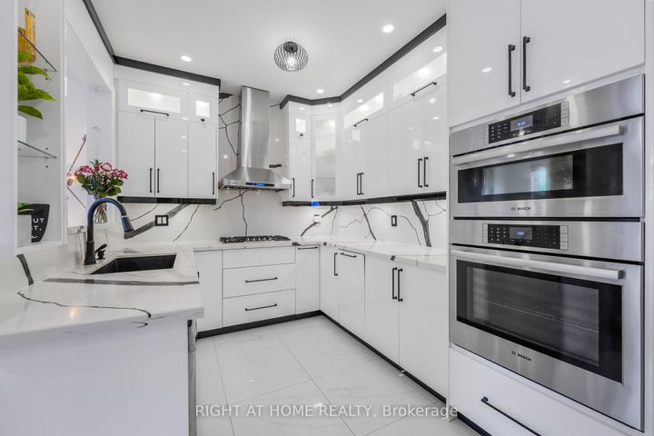 Photo 9 at 5651 Patron cove E, Churchill Meadows, Mississauga