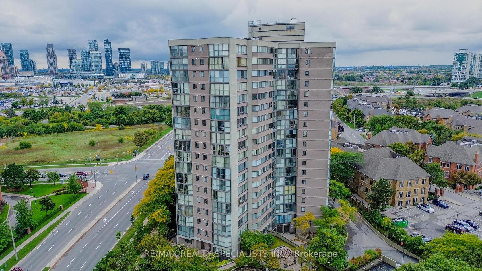 1808 - 4235 Sherwoodtowne Boulevard, City Centre, Mississauga 