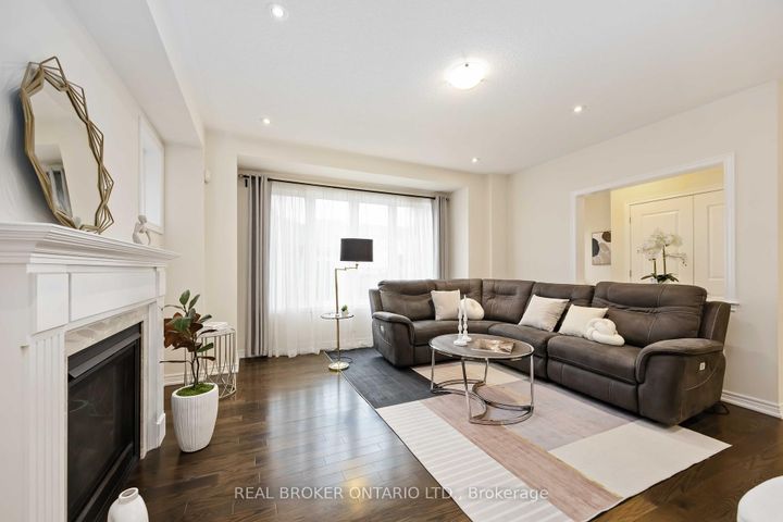 Photo 12 at 18 Lawrence Pilkington Avenue, Cornell, Markham