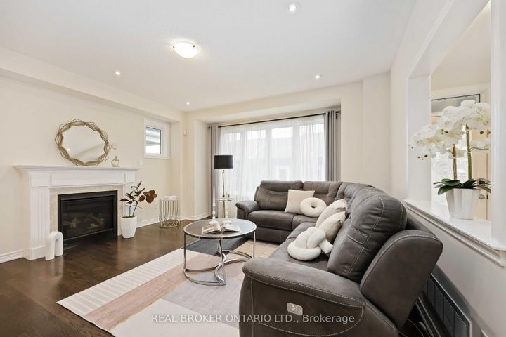 Photo 13 at 18 Lawrence Pilkington Avenue, Cornell, Markham