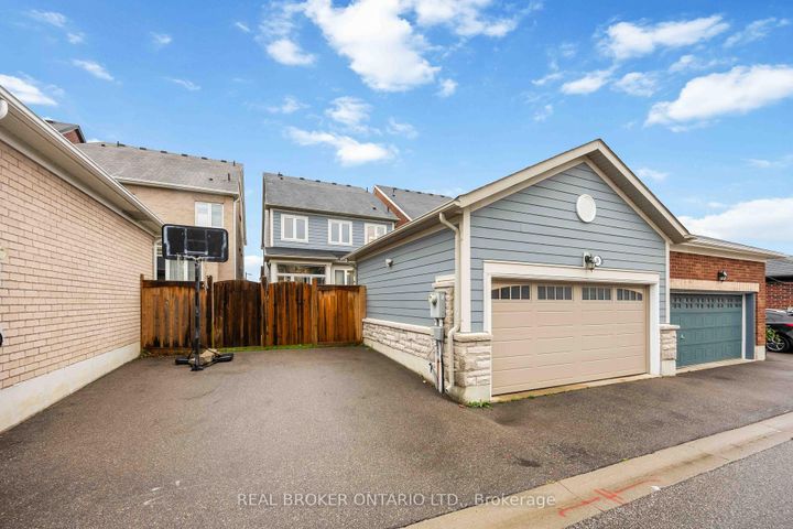 Photo 39 at 18 Lawrence Pilkington Avenue, Cornell, Markham