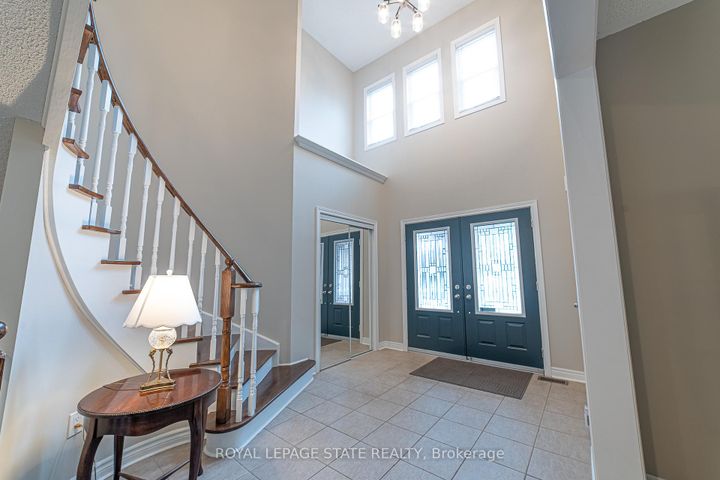 Photo 4 at 120 Sundial Crescent, Dundas, Hamilton