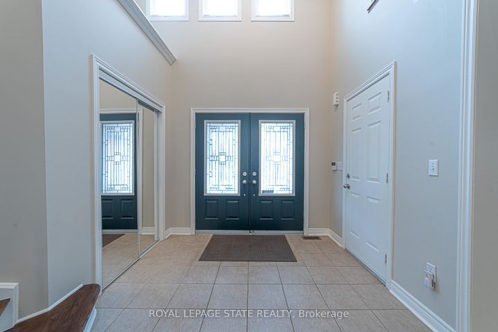 Photo 5 at 120 Sundial Crescent, Dundas, Hamilton
