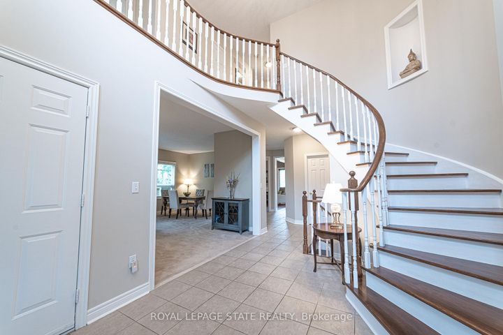 Photo 6 at 120 Sundial Crescent, Dundas, Hamilton