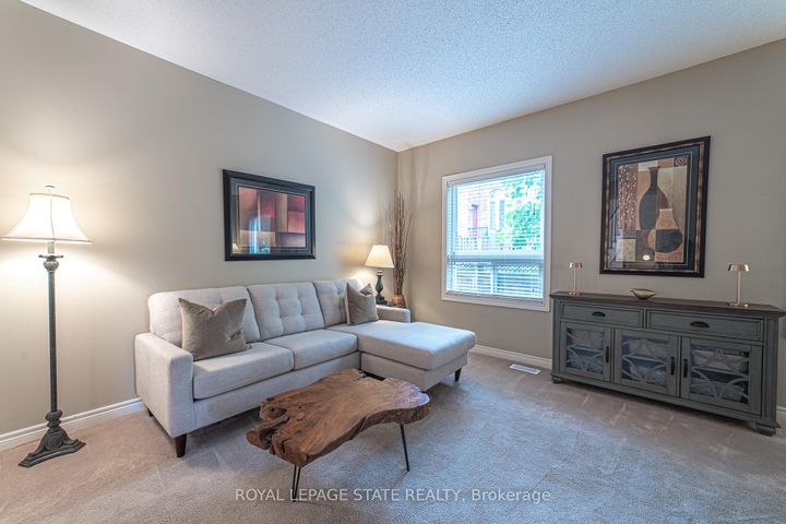 Photo 9 at 120 Sundial Crescent, Dundas, Hamilton