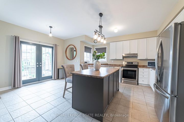 Photo 13 at 120 Sundial Crescent, Dundas, Hamilton