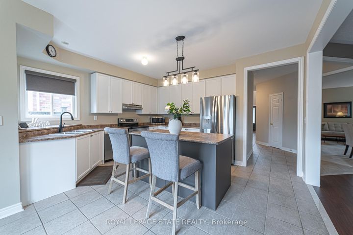 Photo 14 at 120 Sundial Crescent, Dundas, Hamilton