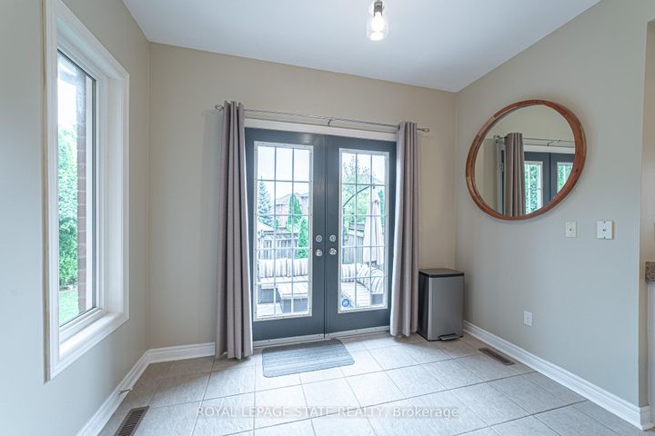 Photo 19 at 120 Sundial Crescent, Dundas, Hamilton