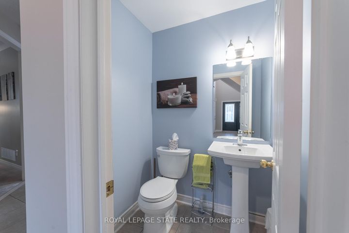 Photo 21 at 120 Sundial Crescent, Dundas, Hamilton