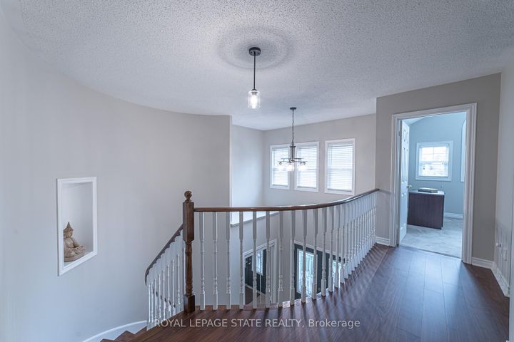 Photo 22 at 120 Sundial Crescent, Dundas, Hamilton