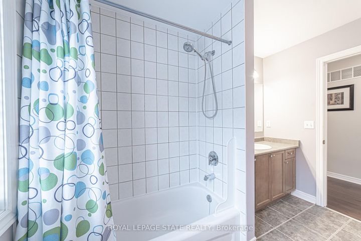 Photo 33 at 120 Sundial Crescent, Dundas, Hamilton