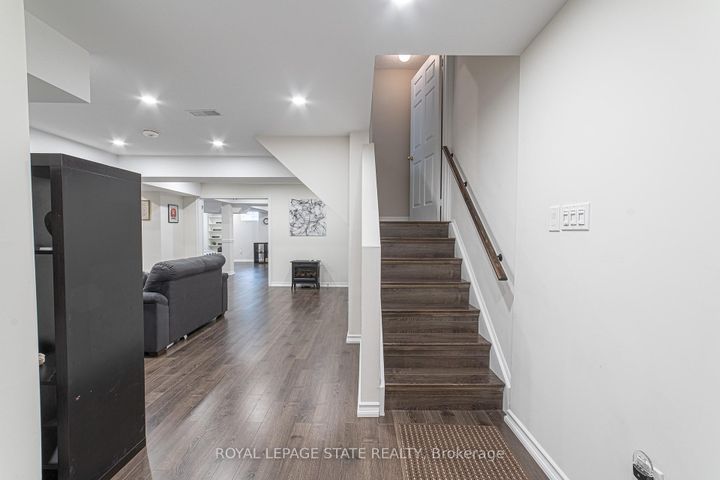 Photo 34 at 120 Sundial Crescent, Dundas, Hamilton