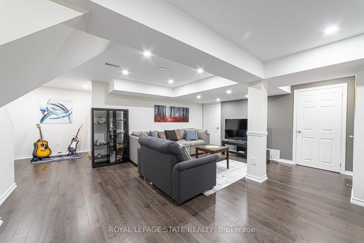 Photo 35 at 120 Sundial Crescent, Dundas, Hamilton