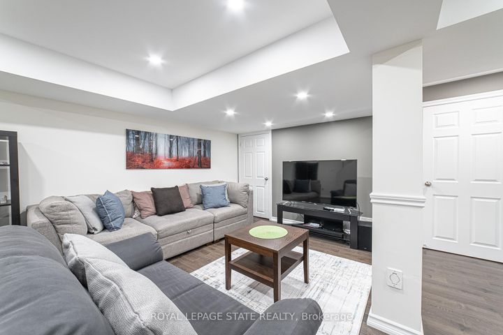 Photo 36 at 120 Sundial Crescent, Dundas, Hamilton