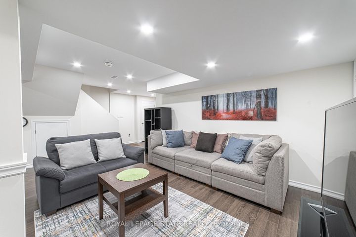 Photo 37 at 120 Sundial Crescent, Dundas, Hamilton
