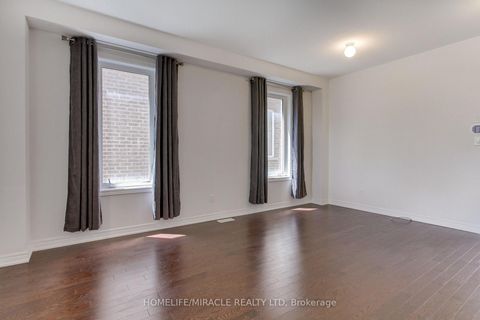 Photo 8 at 992 Green Street, Lefroy, Innisfil