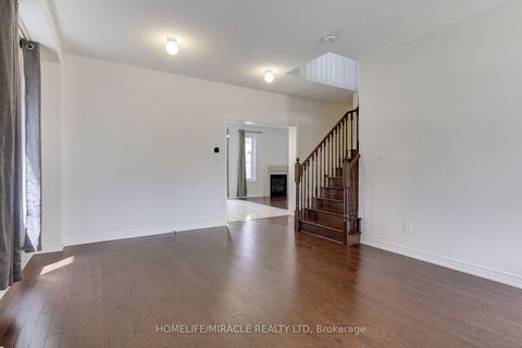 Photo 9 at 992 Green Street, Lefroy, Innisfil