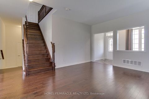 Photo 10 at 992 Green Street, Lefroy, Innisfil