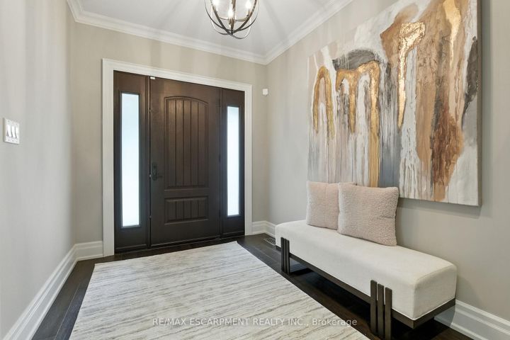 Photo 3 at 391 Patricia Drive, Bayview, Burlington