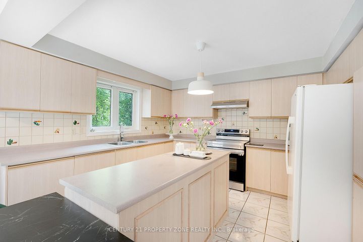 Photo 17 at 380 Summerchase Drive, RO River Oaks, Oakville