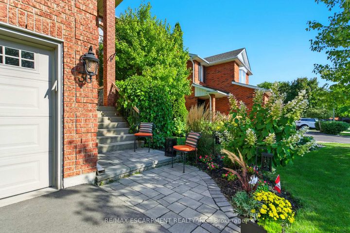 Photo 2 at 36 Pinecreek Road, Waterdown, Hamilton