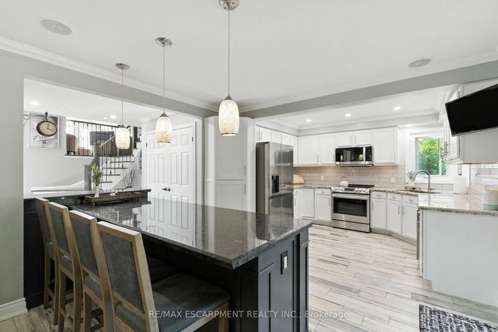 Photo 10 at 36 Pinecreek Road, Waterdown, Hamilton