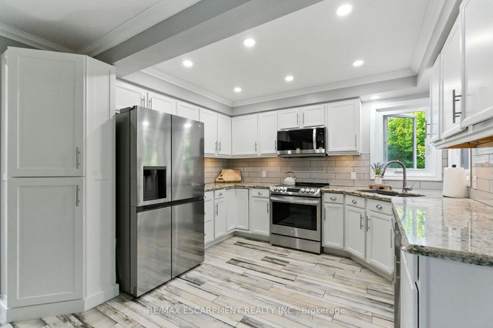 Photo 14 at 36 Pinecreek Road, Waterdown, Hamilton