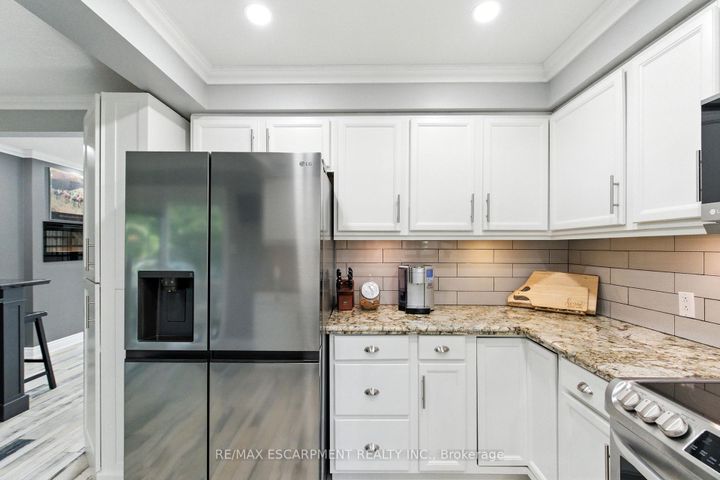 Photo 15 at 36 Pinecreek Road, Waterdown, Hamilton
