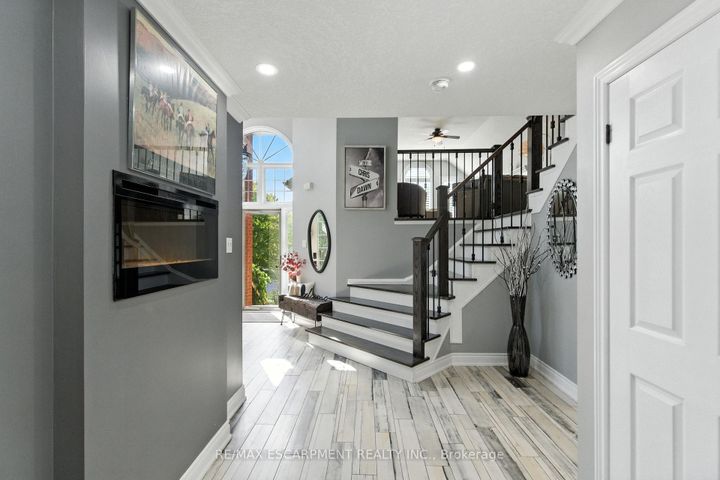 Photo 17 at 36 Pinecreek Road, Waterdown, Hamilton