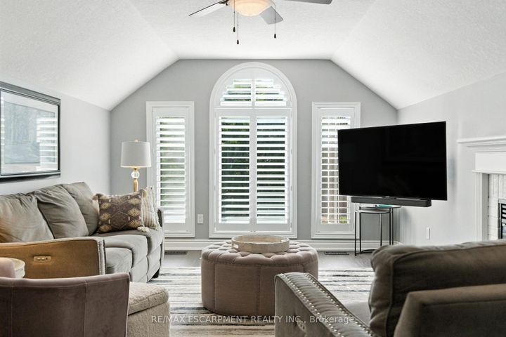 Photo 22 at 36 Pinecreek Road, Waterdown, Hamilton