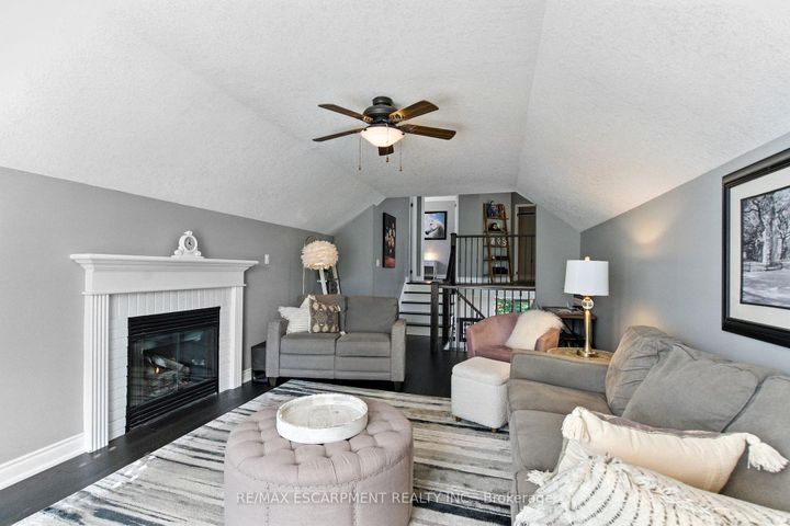 Photo 23 at 36 Pinecreek Road, Waterdown, Hamilton