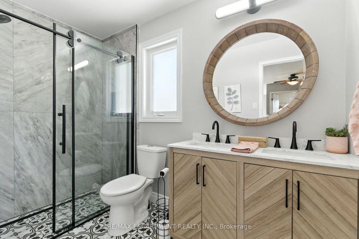 Photo 25 at 36 Pinecreek Road, Waterdown, Hamilton