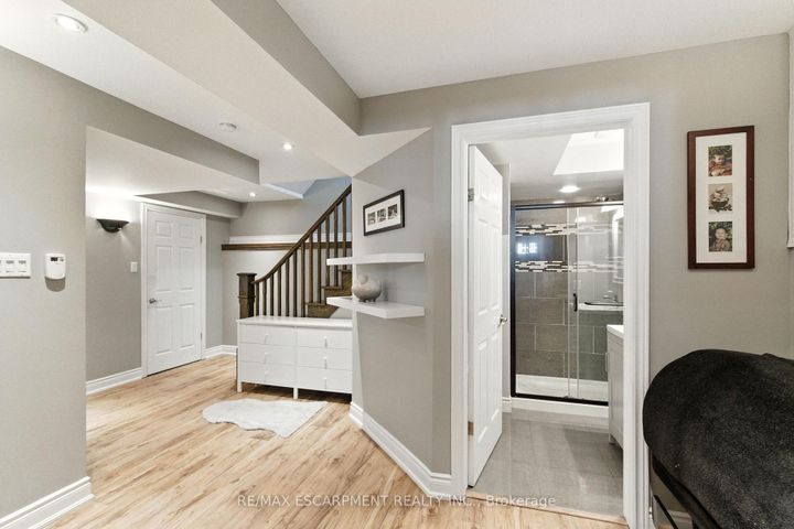 Photo 37 at 36 Pinecreek Road, Waterdown, Hamilton